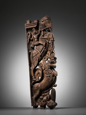 Lot 307 - AN ARCHITECTURAL WOOD BRACKET, TAMIL NADU, 17TH-18TH CENTURY