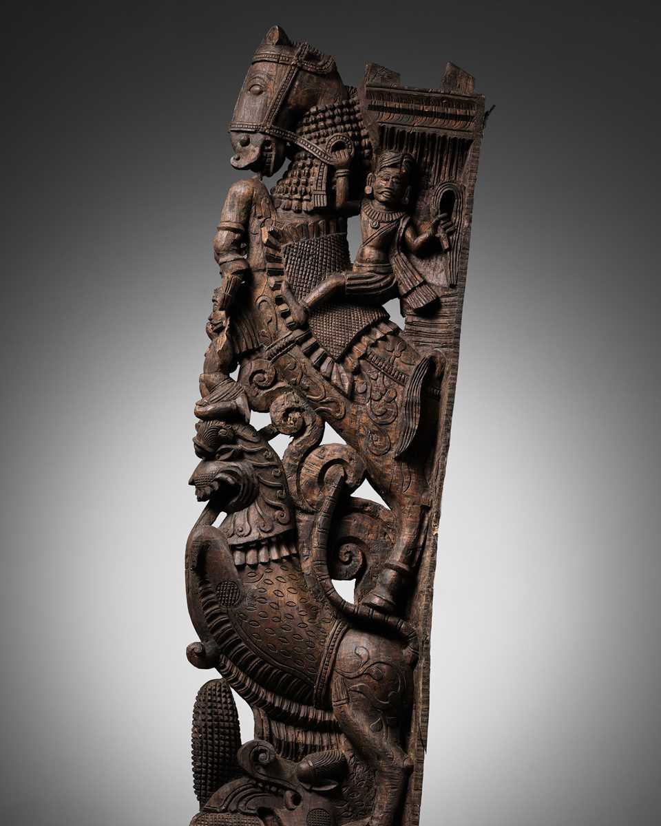 Lot 307 - AN ARCHITECTURAL WOOD BRACKET, TAMIL NADU, 17TH-18TH CENTURY