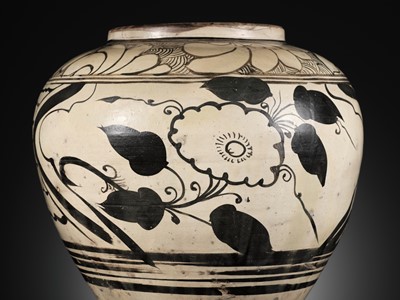 Lot 143 - A RARE LARGE CIZHOU PAINTED ‘PEONY’ JAR, JIN-YUAN DYNASTY