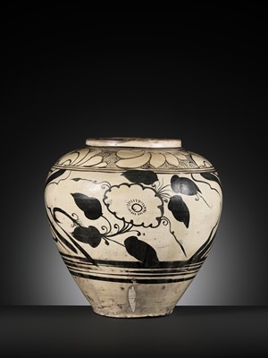 Lot 143 - A RARE LARGE CIZHOU PAINTED ‘PEONY’ JAR, JIN-YUAN DYNASTY