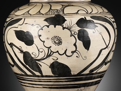 Lot 143 - A RARE LARGE CIZHOU PAINTED ‘PEONY’ JAR, JIN-YUAN DYNASTY