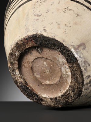 Lot 143 - A RARE LARGE CIZHOU PAINTED ‘PEONY’ JAR, JIN-YUAN DYNASTY
