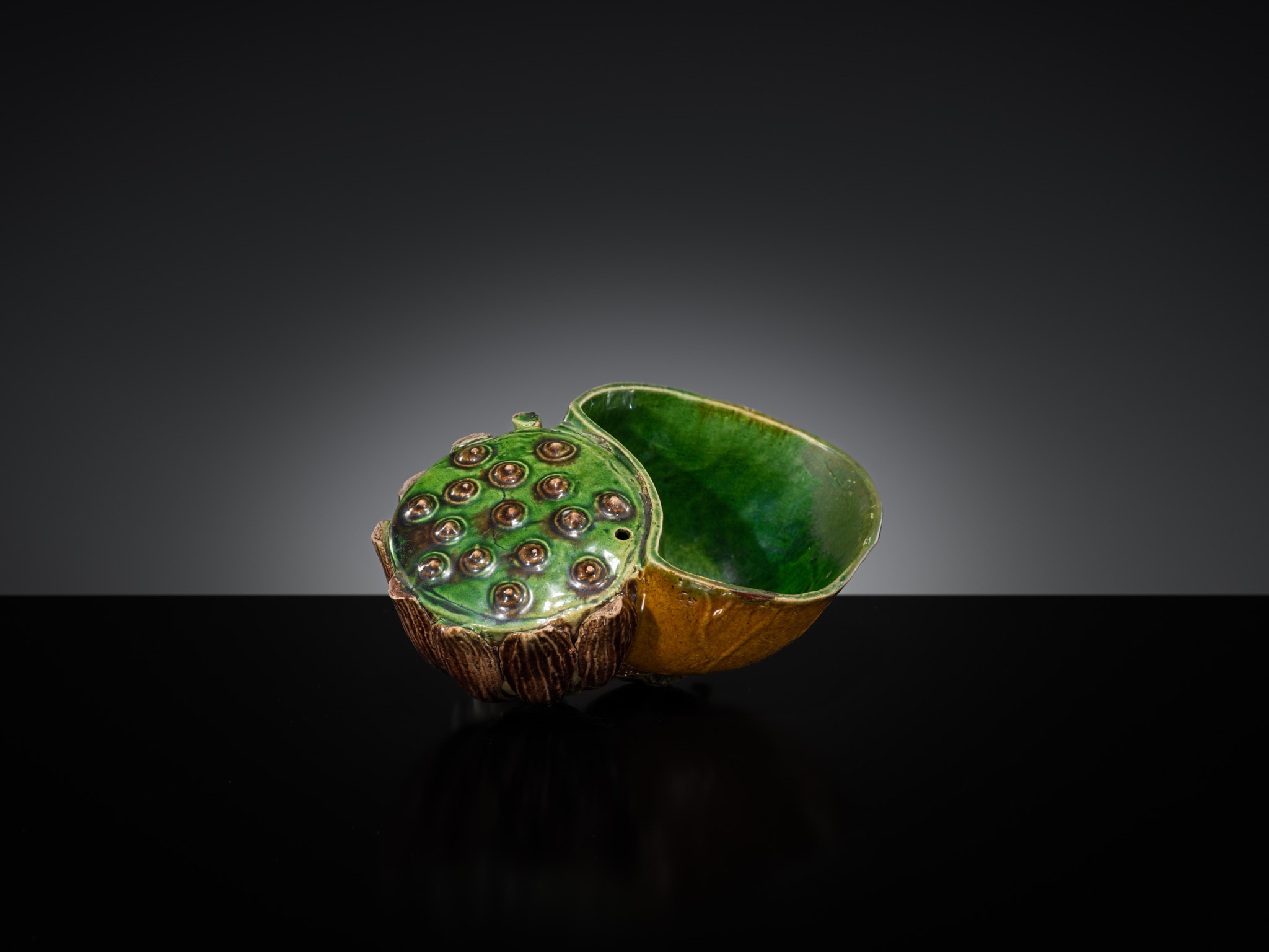 Lot 557 - A FAMILLE VERTE BISCUIT LOTUS-FORM WATER