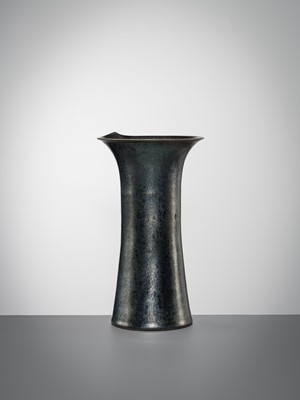 Lot 199 - KAMADA KOJI: A SILVERY TENMOKU GLAZED FLOWER VASE