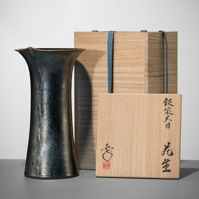 Lot 199 - KAMADA KOJI: A SILVERY TENMOKU GLAZED FLOWER VASE