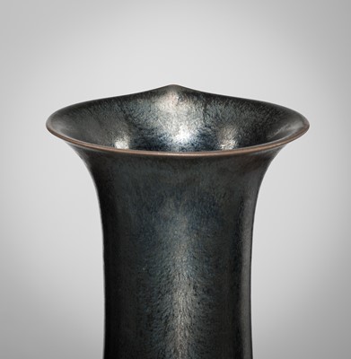 Lot 199 - KAMADA KOJI: A SILVERY TENMOKU GLAZED FLOWER VASE