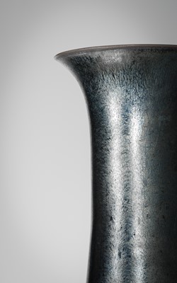 Lot 199 - KAMADA KOJI: A SILVERY TENMOKU GLAZED FLOWER VASE