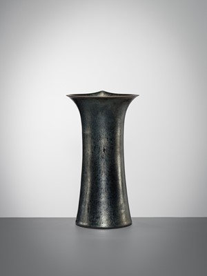 Lot 199 - KAMADA KOJI: A SILVERY TENMOKU GLAZED FLOWER VASE
