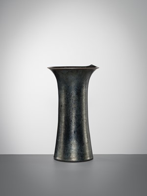 Lot 199 - KAMADA KOJI: A SILVERY TENMOKU GLAZED FLOWER VASE
