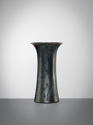 Lot 199 - KAMADA KOJI: A SILVERY TENMOKU GLAZED FLOWER VASE