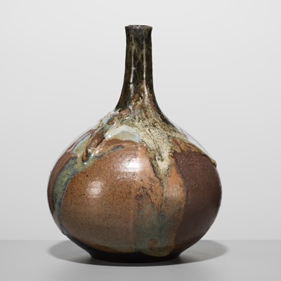 Lot 198 - A RARE GLAZED STONEWARE NASUBI-FORM VASE