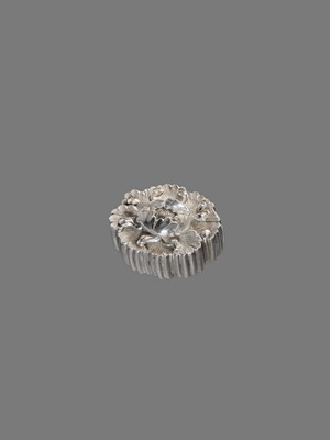 Lot 57 - A SUPERB SILVER SINGLE-CASE INRO OF A PEONY, ATTRIBUTED TO UNNO SHOMIN