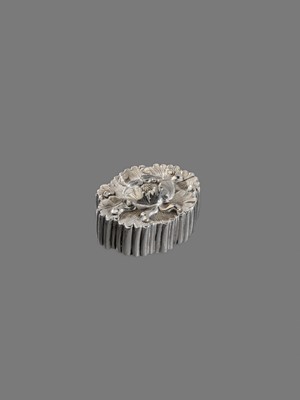 Lot 57 - A SUPERB SILVER SINGLE-CASE INRO OF A PEONY, ATTRIBUTED TO UNNO SHOMIN