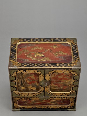 Lot 143 - A LARGE AND RARE LACQUERED KODANSU