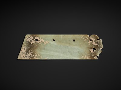 Lot 138 - A JADE BLADE WITH ZOOMORPHIC DECORATION, DAO, QIJIA CULTURE