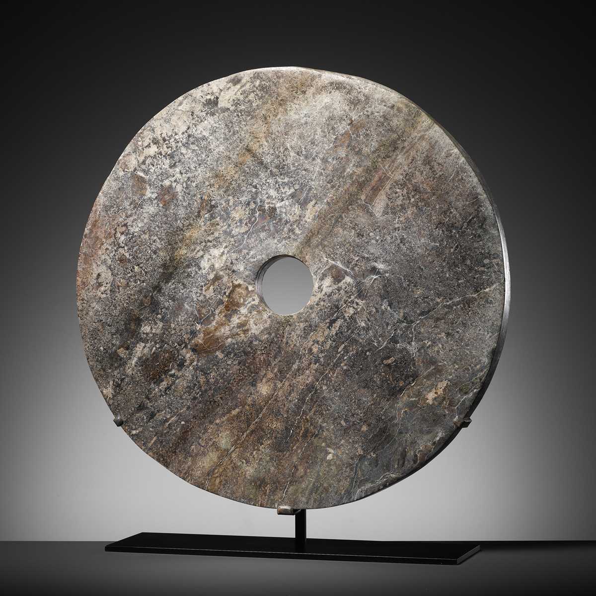 Lot 134 - A VERY LARGE MOTTLED GRAY JADE DISC, BI, LIANGZHU CULTURE