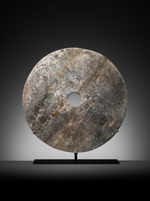 Lot 134 - A VERY LARGE MOTTLED GRAY JADE DISC, BI, LIANGZHU CULTURE