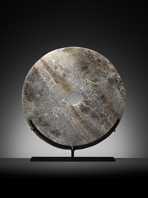 Lot 134 - A VERY LARGE MOTTLED GRAY JADE DISC, BI, LIANGZHU CULTURE