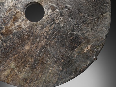 Lot 134 - A VERY LARGE MOTTLED GRAY JADE DISC, BI, LIANGZHU CULTURE