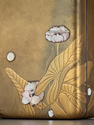 Lot 246 - A GOLD-LACQUERED MOTHER OF PEARL-INLAID KOBAKO WITH LOTUS FLOWERS