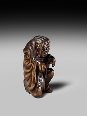 Lot 108 - A VERY RARE WOOD NETSUKE OF DARUMA IMITATING A GHOST