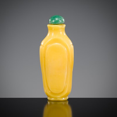 Lot 491 - AN IMPERIAL YELLOW GLASS SNUFF BOTTLE, 1730-1860