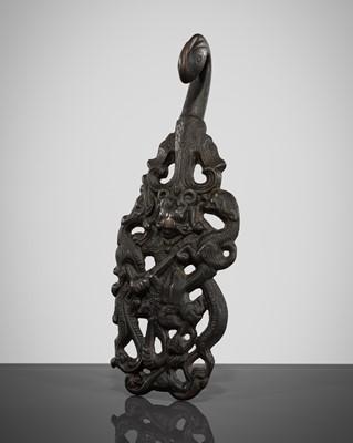 Lot 366 - A BRONZE ‘BEAR’ GARMENT HOOK, HAN DYNASTY