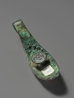 Lot 67 - A GOLD- AND SILVER-INLAID BRONZE BELT HOOK, WARRING STATES PERIOD