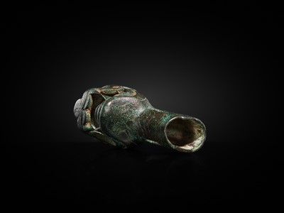 Lot 112 - A TURQUOIZE- AND SILVER-INLAID BRONZE ‘TIGER’ FINIAL, EASTERN HAN DYNASTY