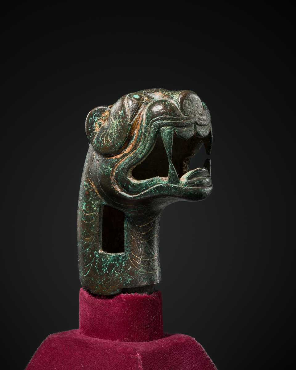 Lot 112 - A TURQUOIZE- AND SILVER-INLAID BRONZE ‘TIGER’ FINIAL, EASTERN HAN DYNASTY