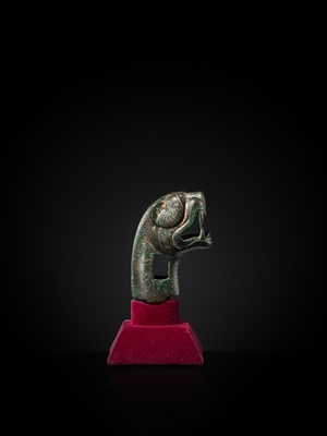 Lot 112 - A TURQUOIZE- AND SILVER-INLAID BRONZE ‘TIGER’ FINIAL, EASTERN HAN DYNASTY
