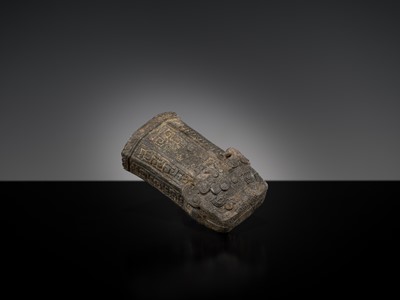 Lot 61 - A BRONZE ‘DRAGON HEAD’ CHARIOT POLE FITTING, WARRING STATES PERIOD