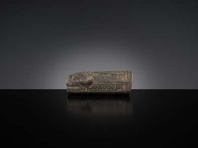Lot 61 - A BRONZE ‘DRAGON HEAD’ CHARIOT POLE FITTING, WARRING STATES PERIOD