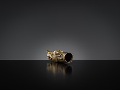 Lot 377 - A GILT BRONZE ‘DRAGON HEAD’ CHARIOT TERMINAL, HAN DYNASTY