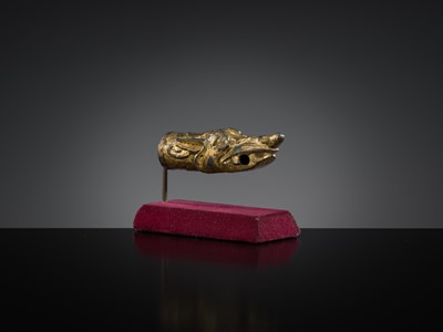 Lot 377 - A GILT BRONZE ‘DRAGON HEAD’ CHARIOT TERMINAL, HAN DYNASTY