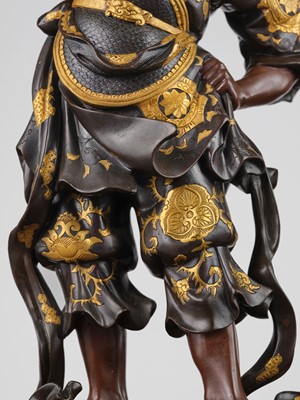 Lot 15 - MIYAO: A LARGE AND IMPRESSIVE PARCEL-GILT BRONZE STATUE OF A WARRIOR HOLDING ALOFT A KORO