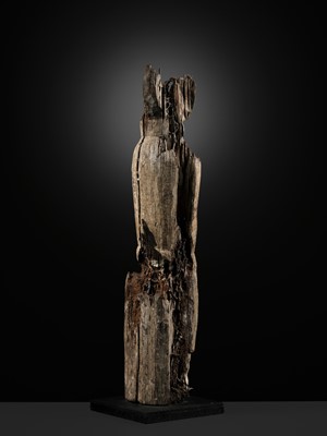 Lot 229 - A LARGE WOOD FIGURE, HAMPATONG, DAYAK PEOPLE, IBAN TRIBE, 19TH TO EARLY 20TH CENTURY