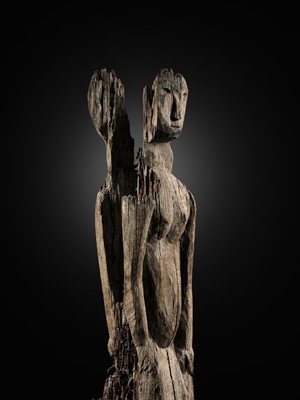 Lot 229 - A LARGE WOOD FIGURE, HAMPATONG, DAYAK PEOPLE, IBAN TRIBE, 19TH TO EARLY 20TH CENTURY