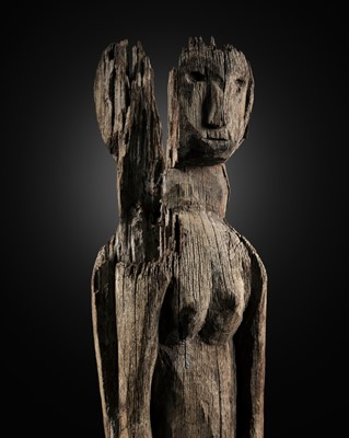 Lot 229 - A LARGE WOOD FIGURE, HAMPATONG, DAYAK PEOPLE, IBAN TRIBE, 19TH TO EARLY 20TH CENTURY