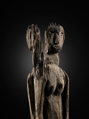 Lot 229 - A LARGE WOOD FIGURE, HAMPATONG, DAYAK PEOPLE, IBAN TRIBE, 19TH TO EARLY 20TH CENTURY