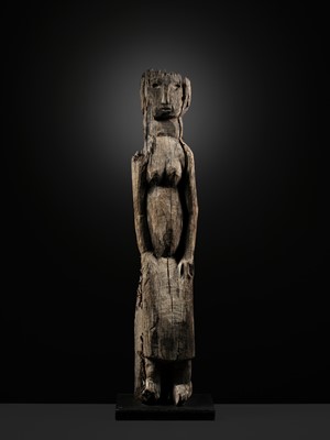 Lot 229 - A LARGE WOOD FIGURE, HAMPATONG, DAYAK PEOPLE, IBAN TRIBE, 19TH TO EARLY 20TH CENTURY