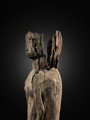 Lot 229 - A LARGE WOOD FIGURE, HAMPATONG, DAYAK PEOPLE, IBAN TRIBE, 19TH TO EARLY 20TH CENTURY