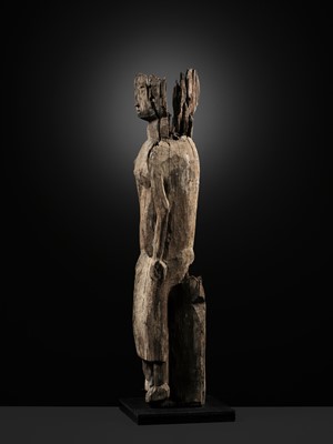 Lot 229 - A LARGE WOOD FIGURE, HAMPATONG, DAYAK PEOPLE, IBAN TRIBE, 19TH TO EARLY 20TH CENTURY