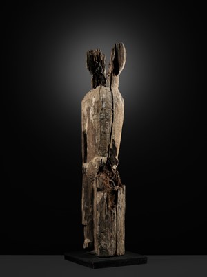 Lot 229 - A LARGE WOOD FIGURE, HAMPATONG, DAYAK PEOPLE, IBAN TRIBE, 19TH TO EARLY 20TH CENTURY