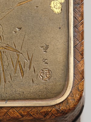 Lot 15 - SHIGEHISA: A WOVEN RATTAN BOX AND COVER INLAID WITH A FINE SHIBUICHI PLAQUE DEPICTING A GOOSE IN WINTER