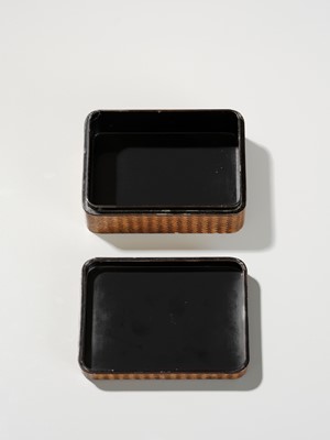 Lot 15 - SHIGEHISA: A WOVEN RATTAN BOX AND COVER INLAID WITH A FINE SHIBUICHI PLAQUE DEPICTING A GOOSE IN WINTER