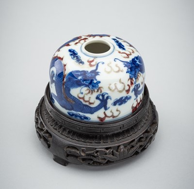 A BLUE AND WHITE PORCELAIN BEEHIVE WATER POT, c. 1920s