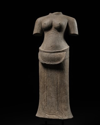 Lot 255 - A LARGE SANDSTONE TORSO OF A FEMALE DEITY, ANGKOR WAT STYLE, ANGKOR PERIOD