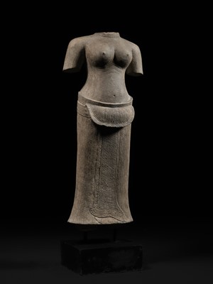 Lot 255 - A LARGE SANDSTONE TORSO OF A FEMALE DEITY, ANGKOR WAT STYLE, ANGKOR PERIOD