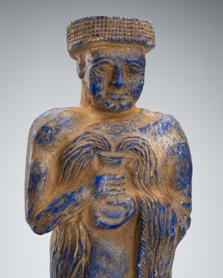 Lot 1258 - A SUMERIAN STYLE LAPIS LAZULI FIGURE OF GUDEA